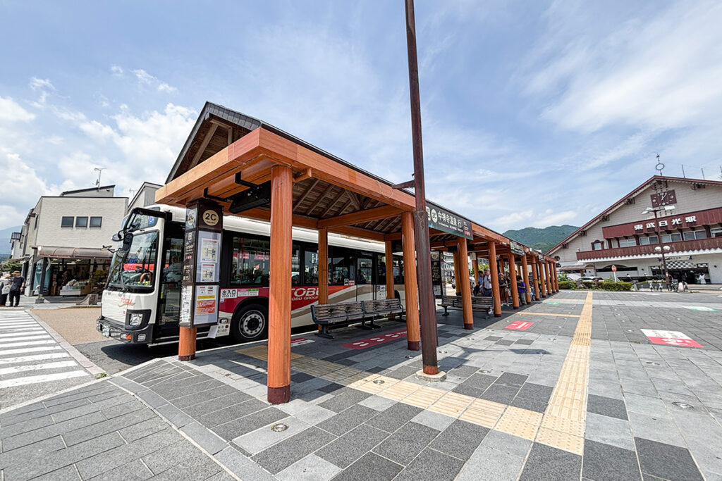 東武日光駅前のバスターミナルに逆方向からアプローチ完了!