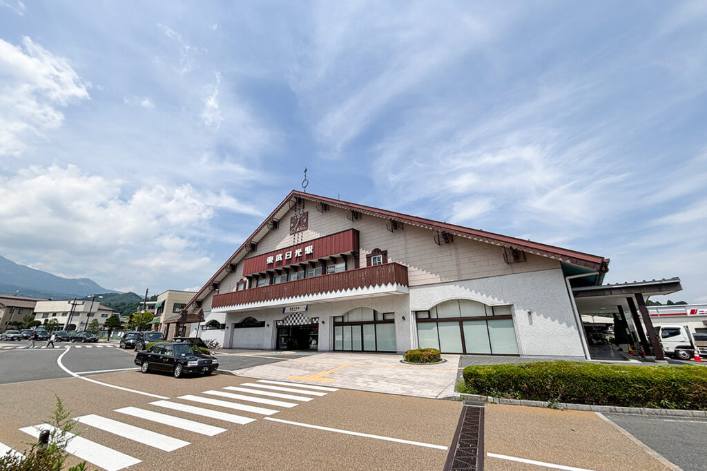 東武日光駅。日光へ行くなら電車を使うのが普通?