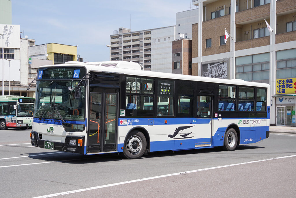 JRバス東北の三菱ふそうエアロスター（2PG-MP38FM）／2025年撮影