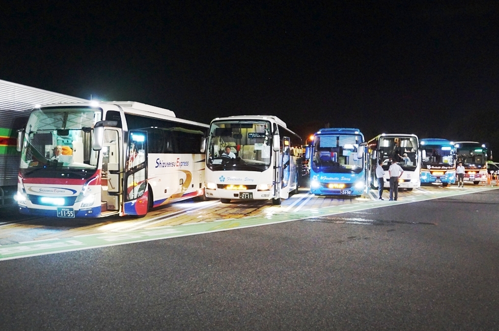 夜行バスの休憩ラッシュ？