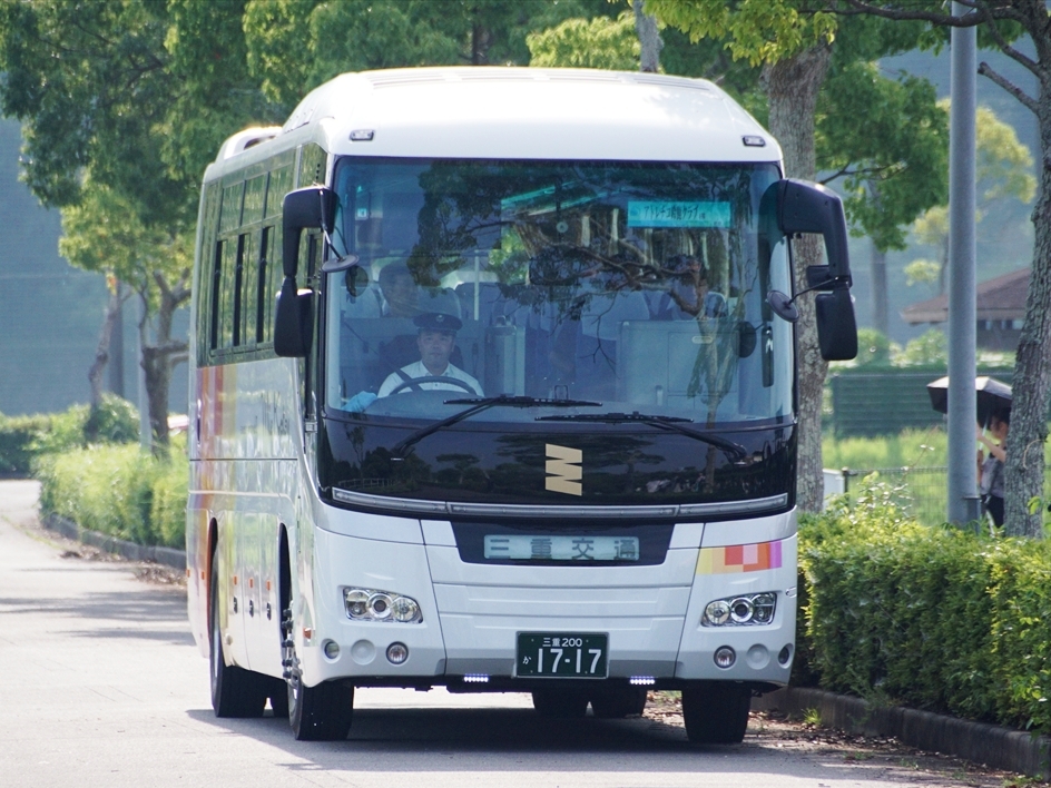 鈴鹿の波動輸送にマイクロバスまでフル出場だと!?　サーキットではない鈴鹿の波動輸送をレポート!!