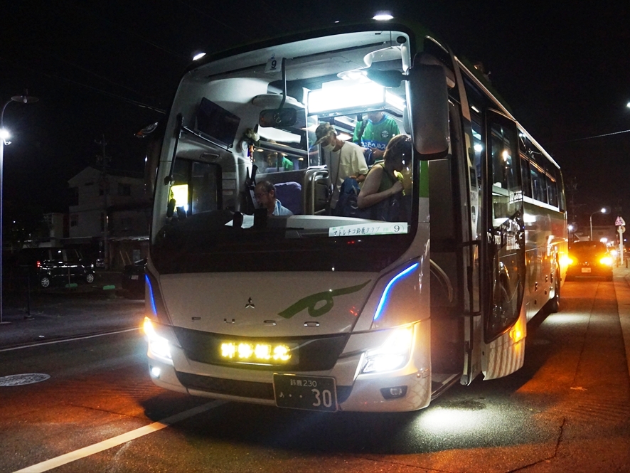 マイクロバスから大型車まで多彩なラインナップで輸送