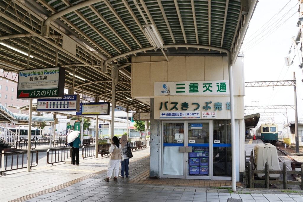 昔懐かしい雰囲気のバスターミナル