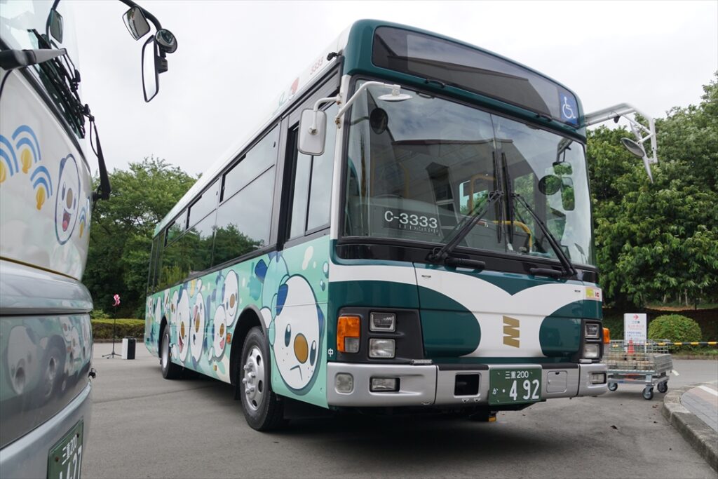 エルガミオのラッピング車