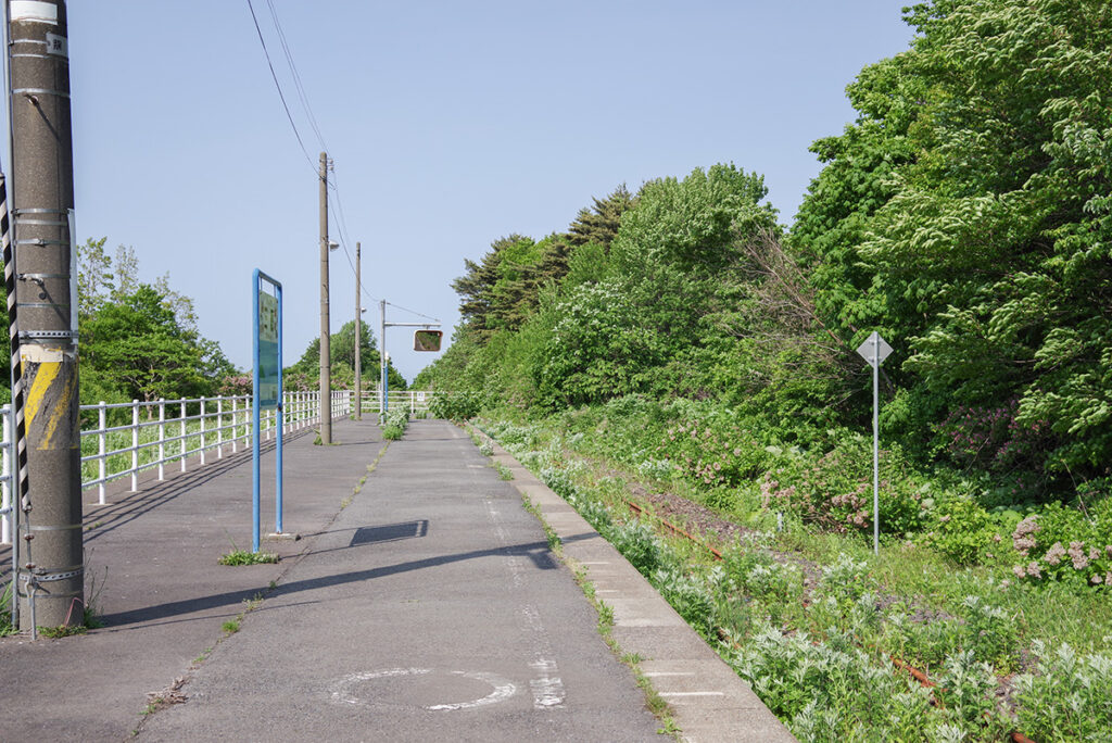 列車が来なくなった2025年5月現在の三厩駅ホーム