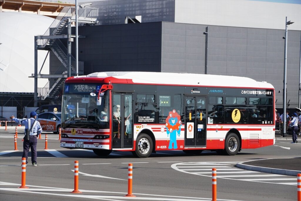 京阪バスのマルビル行き路線車