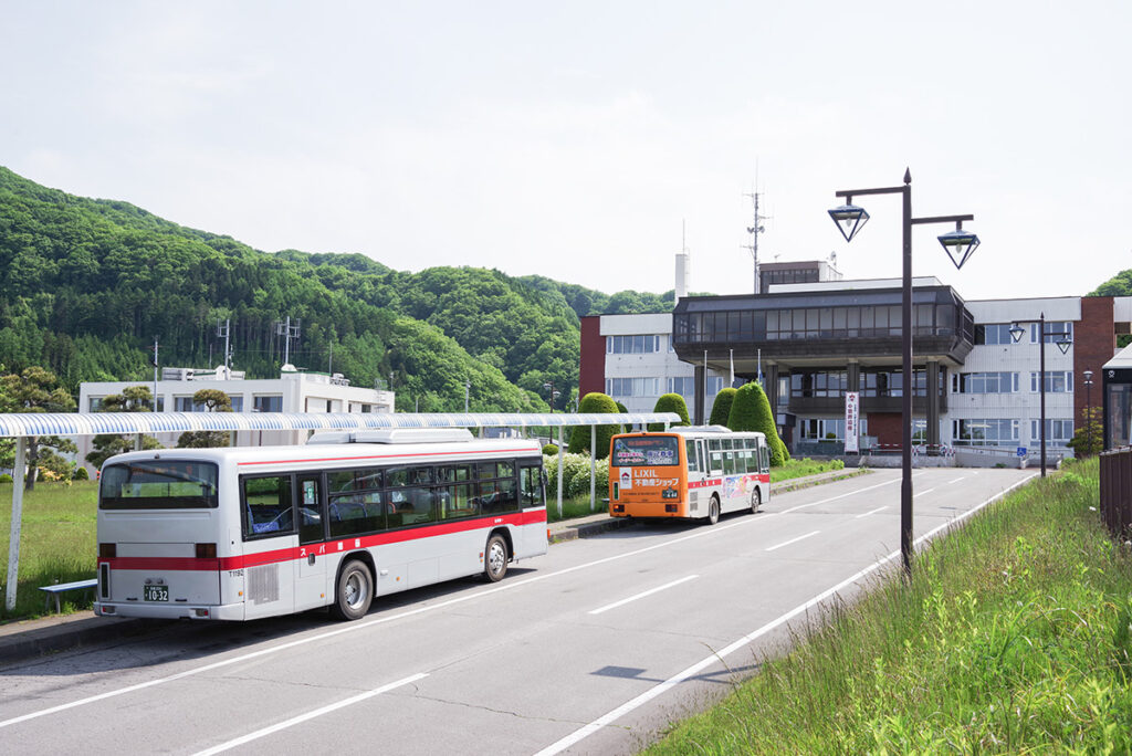 各系統の接続スポットになっている南茅部支所前