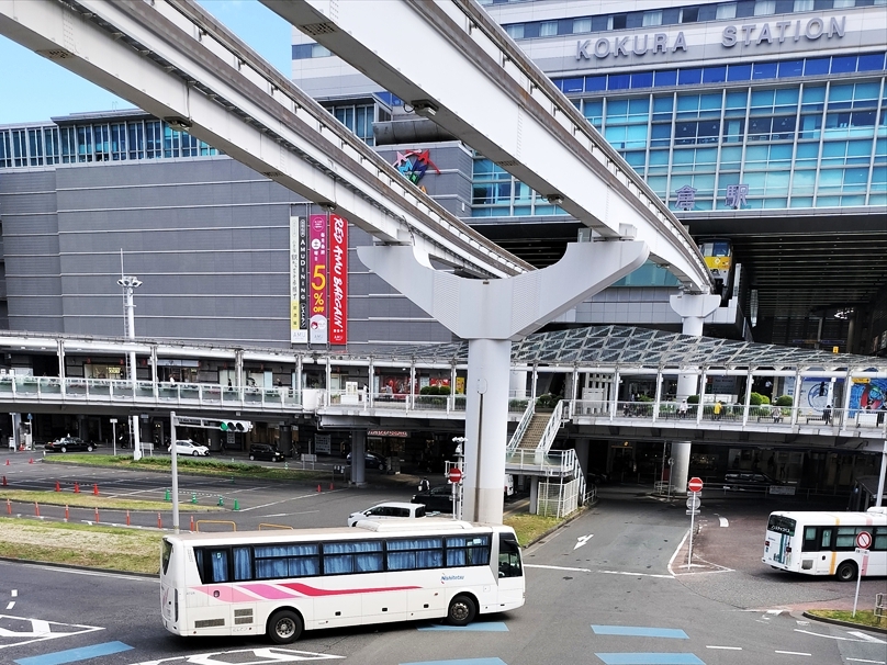 はかた号に乗れば新宿の次は小倉駅前！