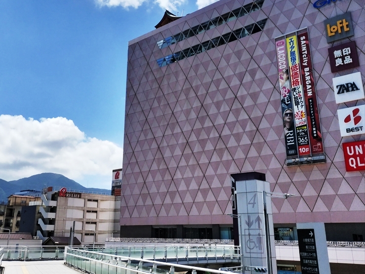 ビルの屋上に社殿は見えているのだが？