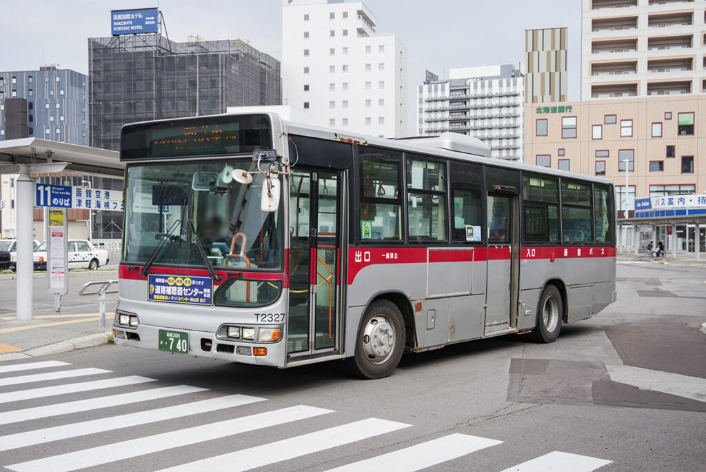 今やちょっと珍しい（?）2005年式の日野ブルーリボンシティ（KL-HU2PLEA）ディーゼル車。元東急バスだ