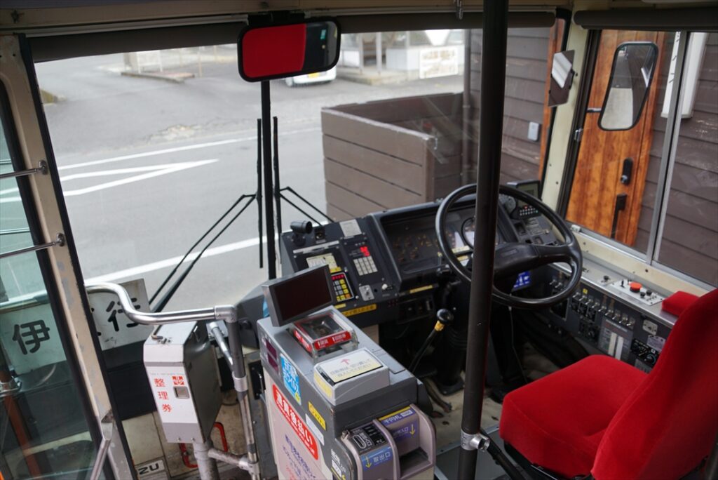 運転席は触り放題！電装系もほぼ稼働するのがすごい