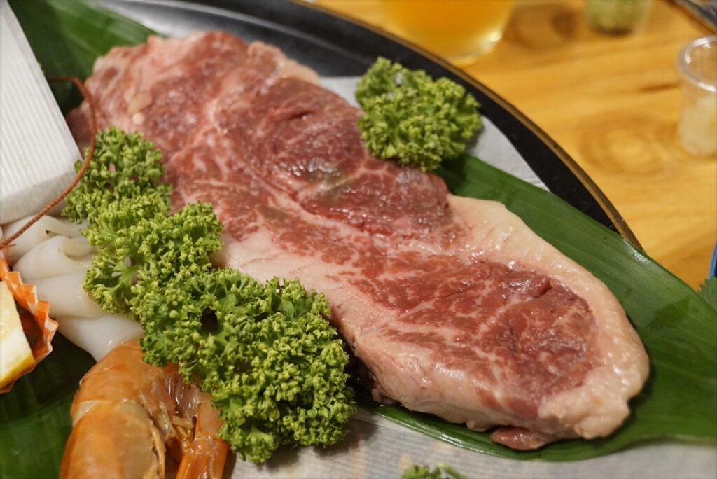 肉1枚か？と思っていたがかなり重い肉の塊で食べ切れるか？