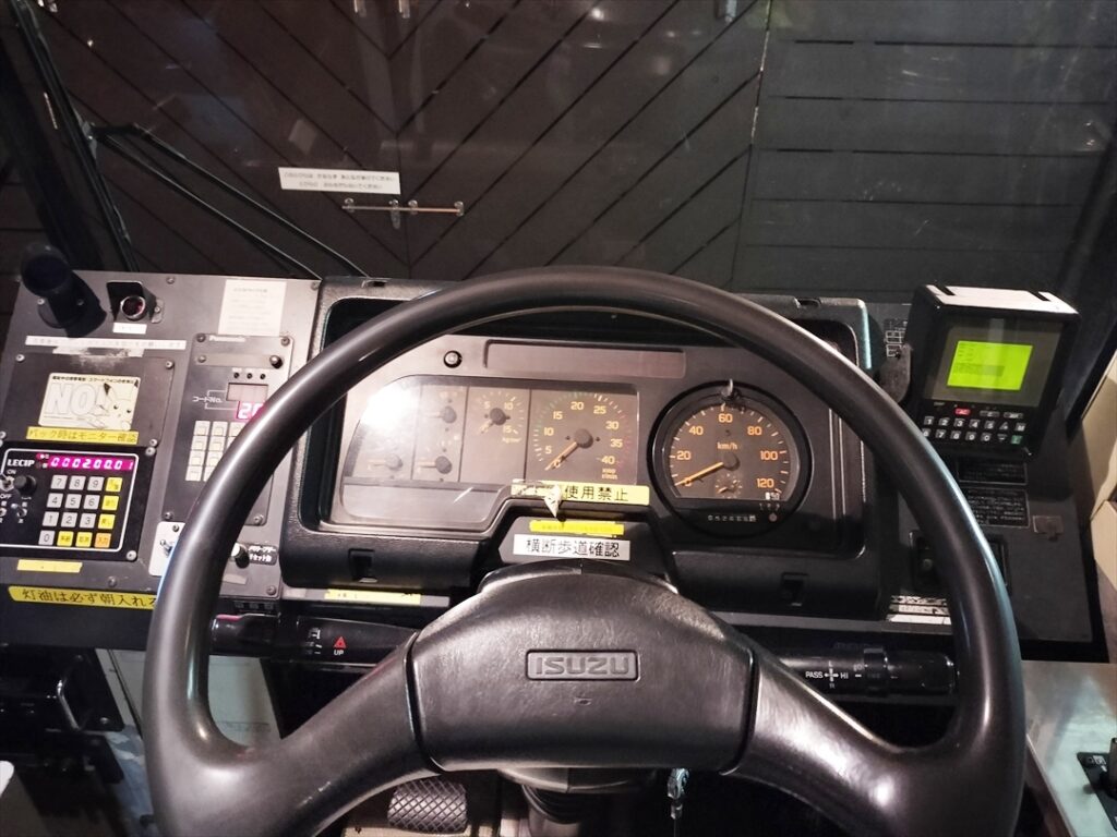 運転席に着席したらまずは何をする？