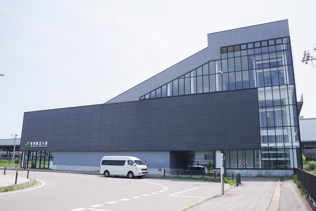 新函館北斗駅北口。南口に比べてひっそりしている