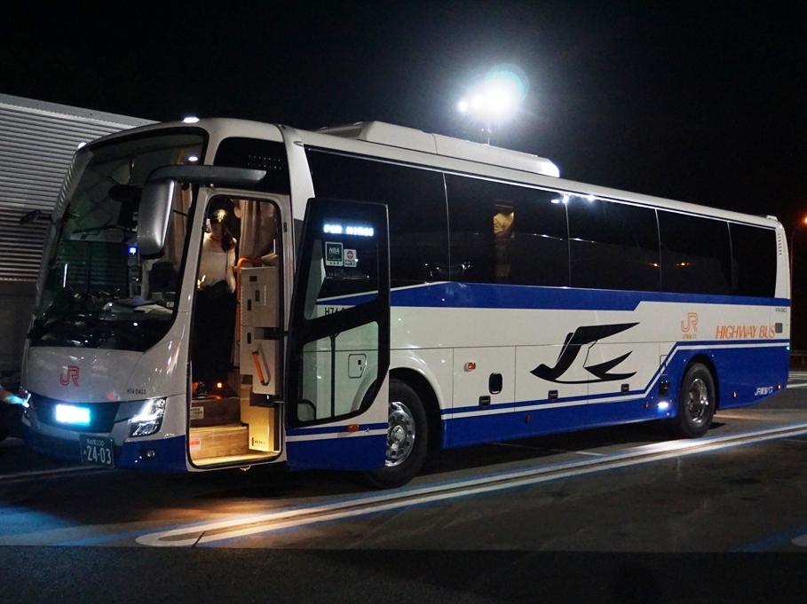 最近の夜行便は夜と朝の降車休憩2回というパターンが多い