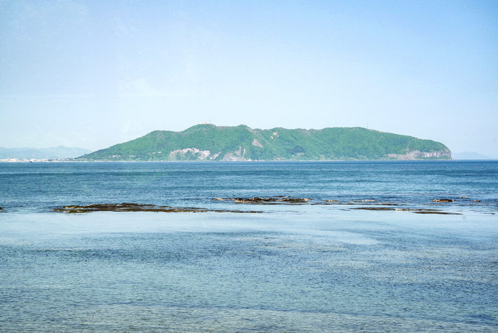 函館のランドマーク・函館山がだんだん近づいてくる