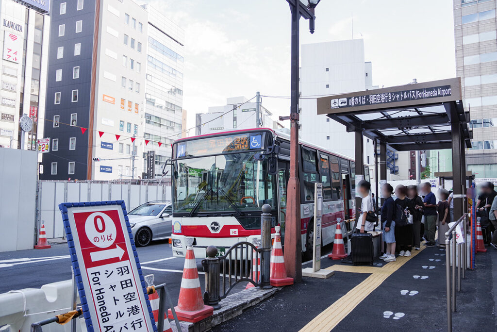 0番乗り場を出入りする京急バス蒲95系統
