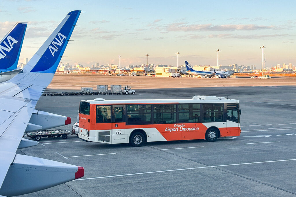 三菱ふそうエアロスターのランプバス。この車は公道を走れるナンバーも取得している