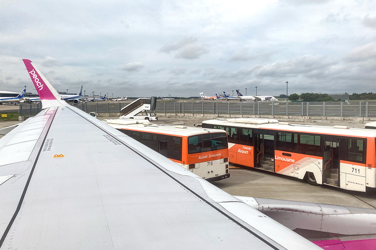 空港の中を走る特別感満載な「ランプバス」……車種もサイズも普通のバス