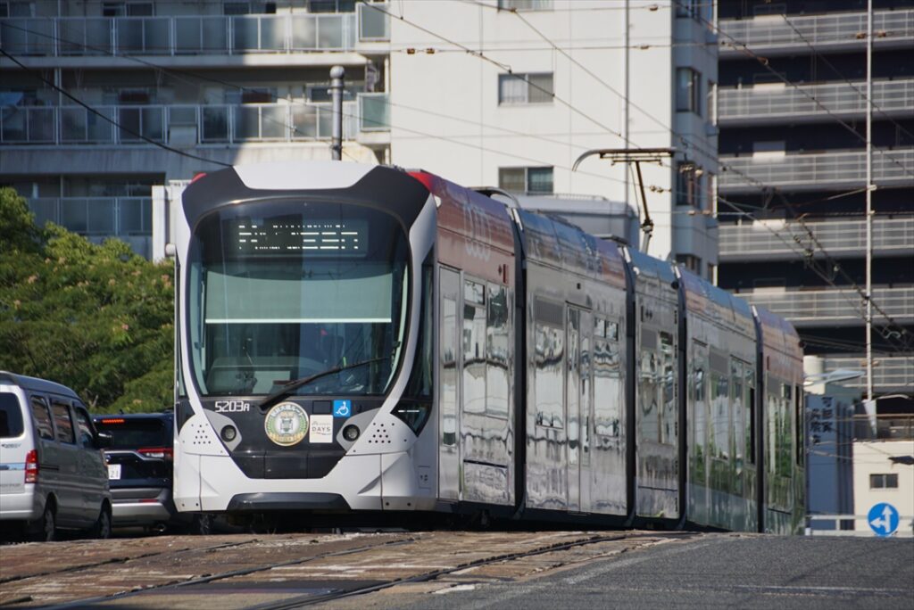 昨今は都市の規模によっては路面電車が見直されている！