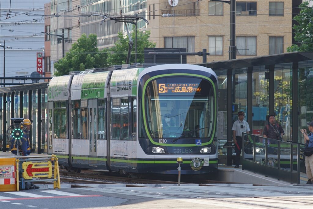 駅への直接乗り入れにより観光客にも利用しやすい構造になった