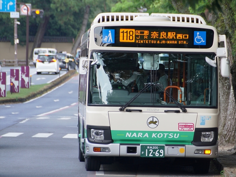 道路わきにはシカ注意の看板が多数