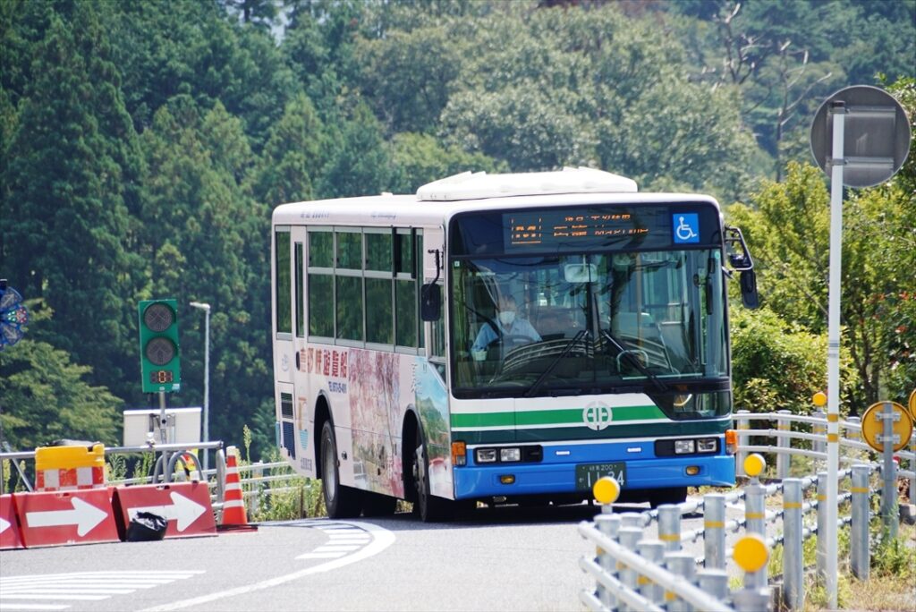 乗車時間は数分だがアップダウン激しいのでバスの方が楽！