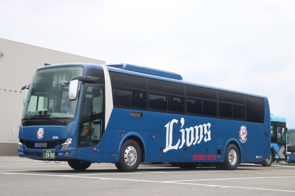 西武バスの高速車エアロエース。ライオンズバスだ!!