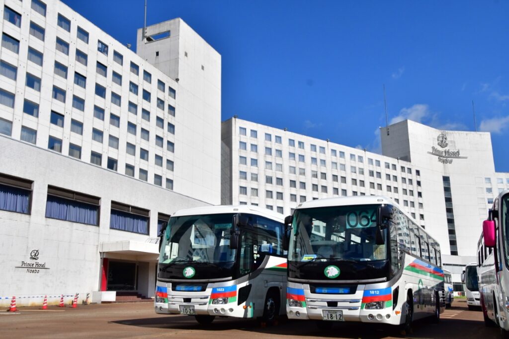場所は違うが苗場プリンスホテルと西武の観光バスの例