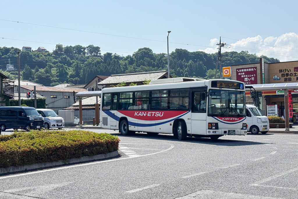 沼田駅ロータリーに鎌田線の車が現れた