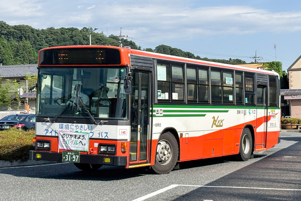 これぞ“The・バス”の風格!　2025年6月に見かけた現役の旧式路線車!!