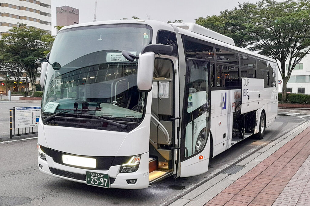色々なバス会社が参入し、運賃も曜日や季節によって大きく変動する高速バス。価格はJRの半額以下が多い