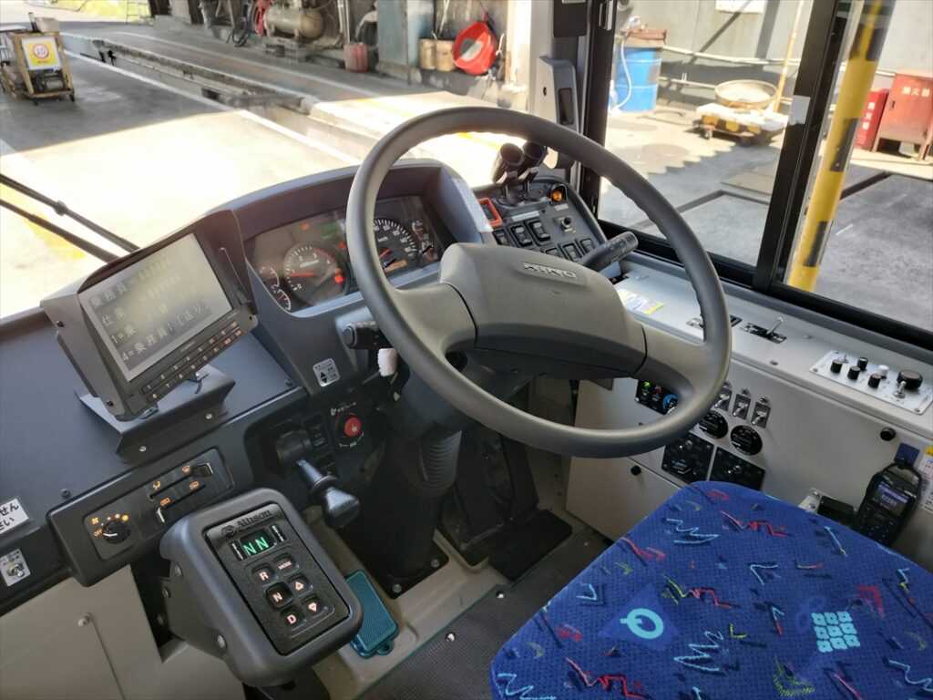 見慣れたアリソン製のAT搭載車