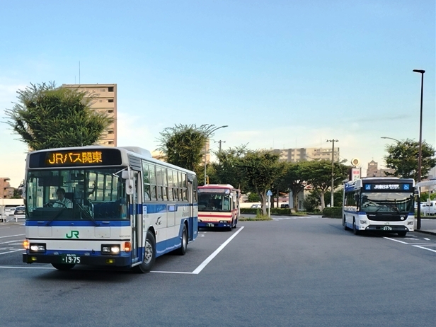 新白河駅への御見送り車両は日野のスティックシフト車で、同じ日野製の連節車がやってきたのが運命的だった？