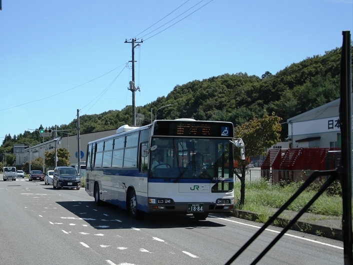 出発地点までの回送中に定期路線バスとのすれ違い