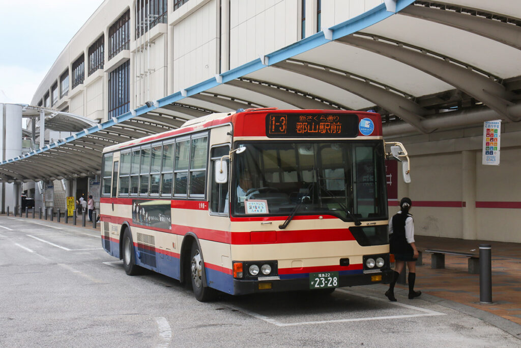 郡山駅前に停車中の初代エアロスター。末長い活躍を期待したい
