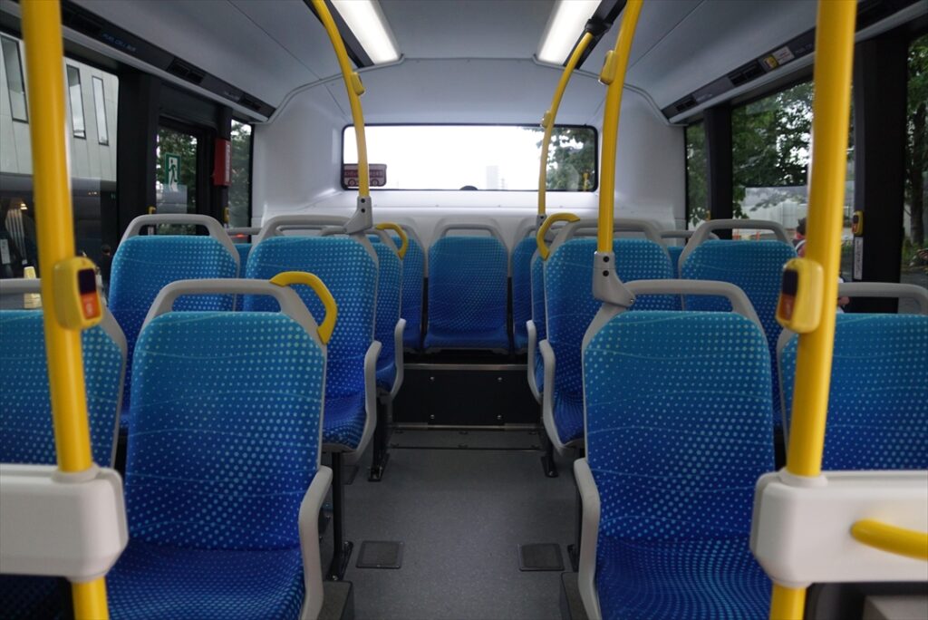 一般的なバスよりも若干ながらハイグレードな車内