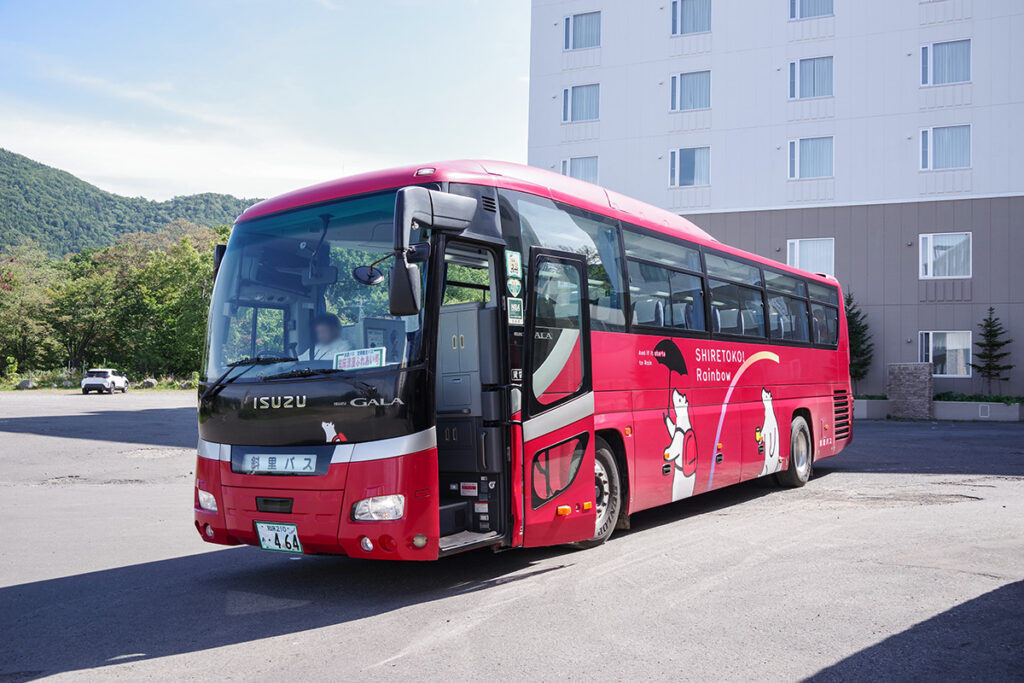 定期観光バスは大型ハイデッカー車（いすゞガーラ）での運行