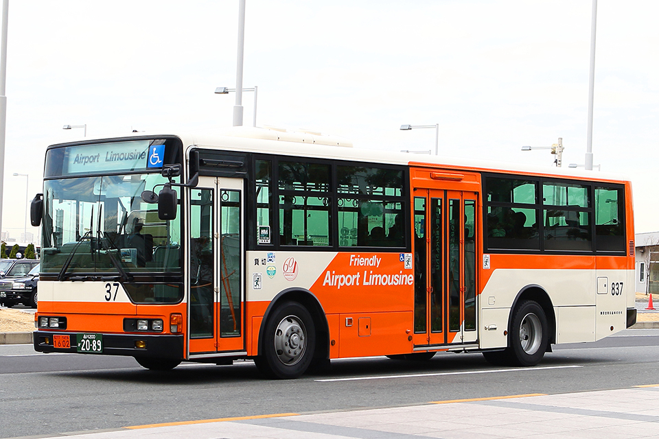 東京空港交通 三菱 PKG-MP35UM 日産ディーゼルとの提携により、三菱も尿素SCRシステムを導入。のち国産各社に普及した。画像のエアロスターはエンジン及び、尿素SCRをはじめとした排ガス浄化システムを日産ディーゼルから供給された