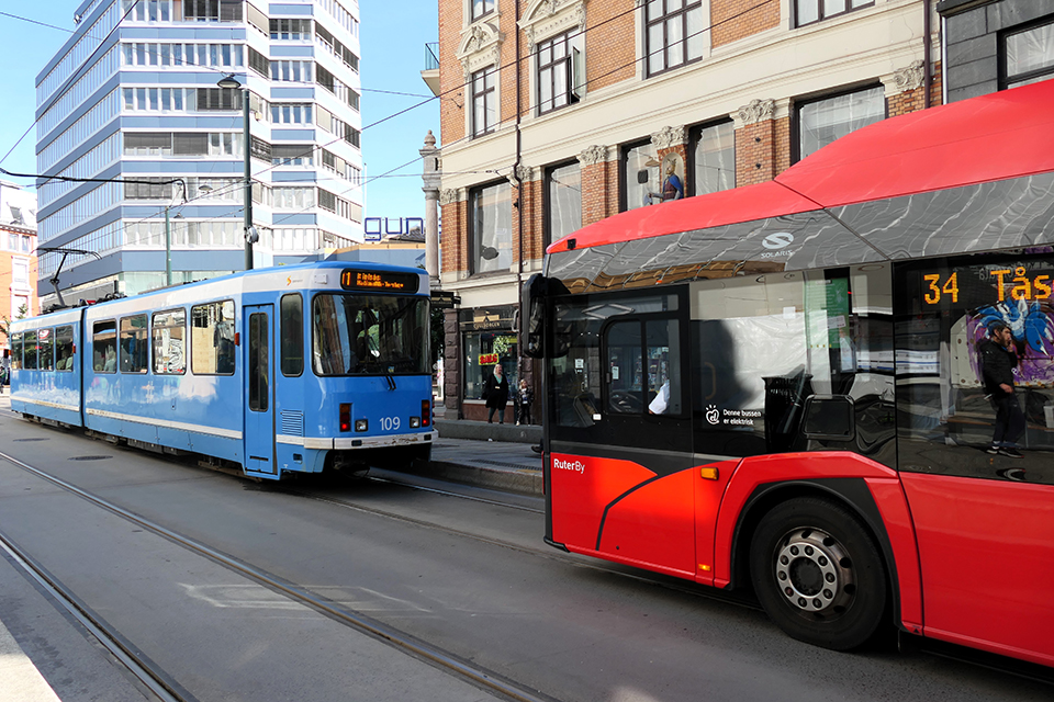公共交通事業者統一は必須で、路面電車と走路を共有(ノルウェー)