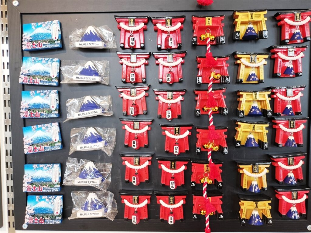 神社関係の記念品もある