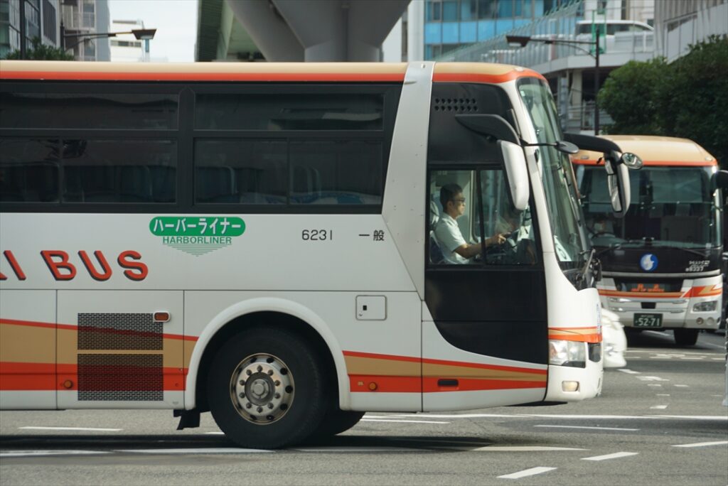 基本的な塗色は昔から変わらない神姫バス
