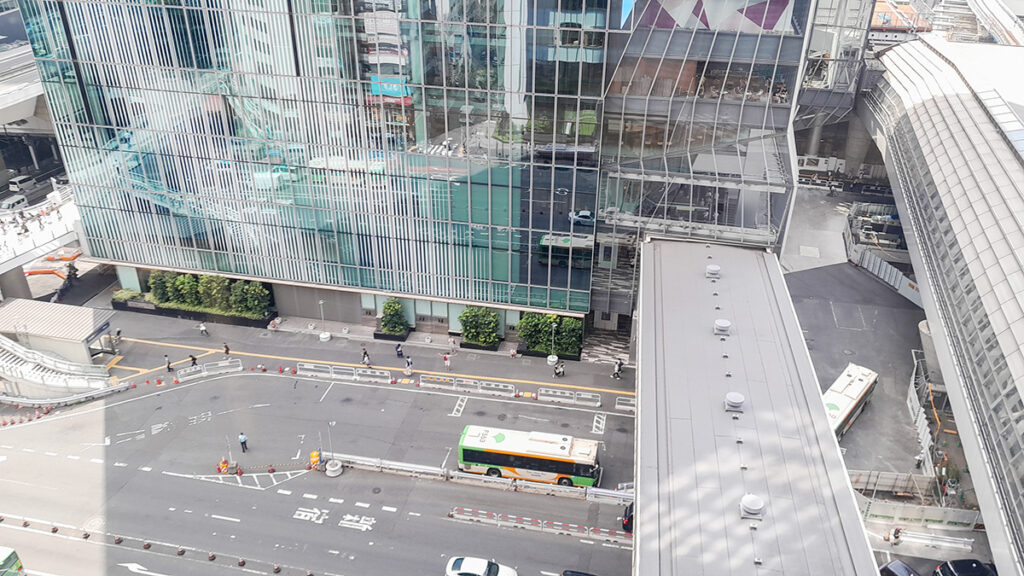 かつては奥までバスターミナルがあったが、渋谷スクランブルスクエアというビルですっかり小さくなってしまった