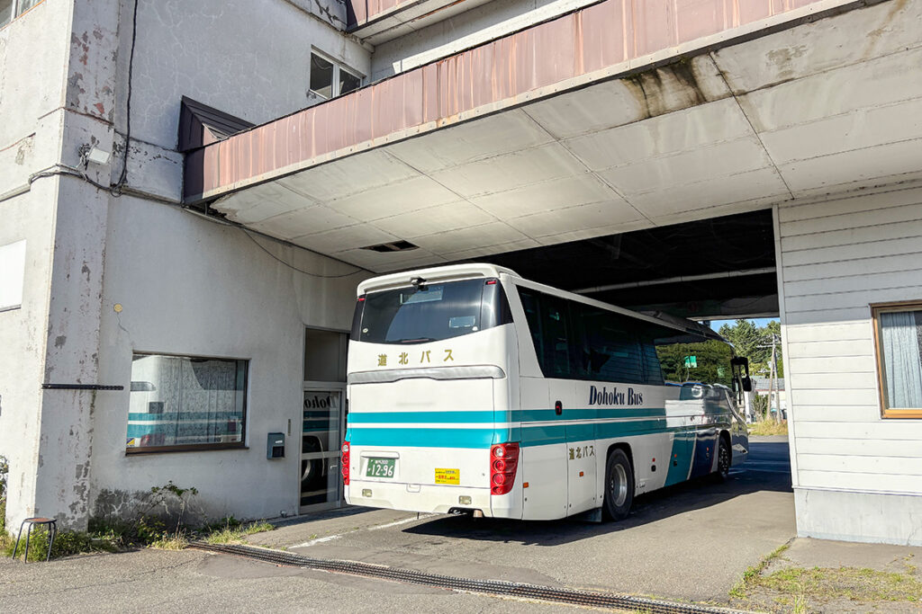 バスは阿寒湖バスセンターの裏に停まる