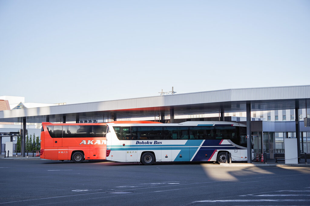 旭川行き(手前)と釧路行き(奥)のサンライズ号が北見で並ぶ