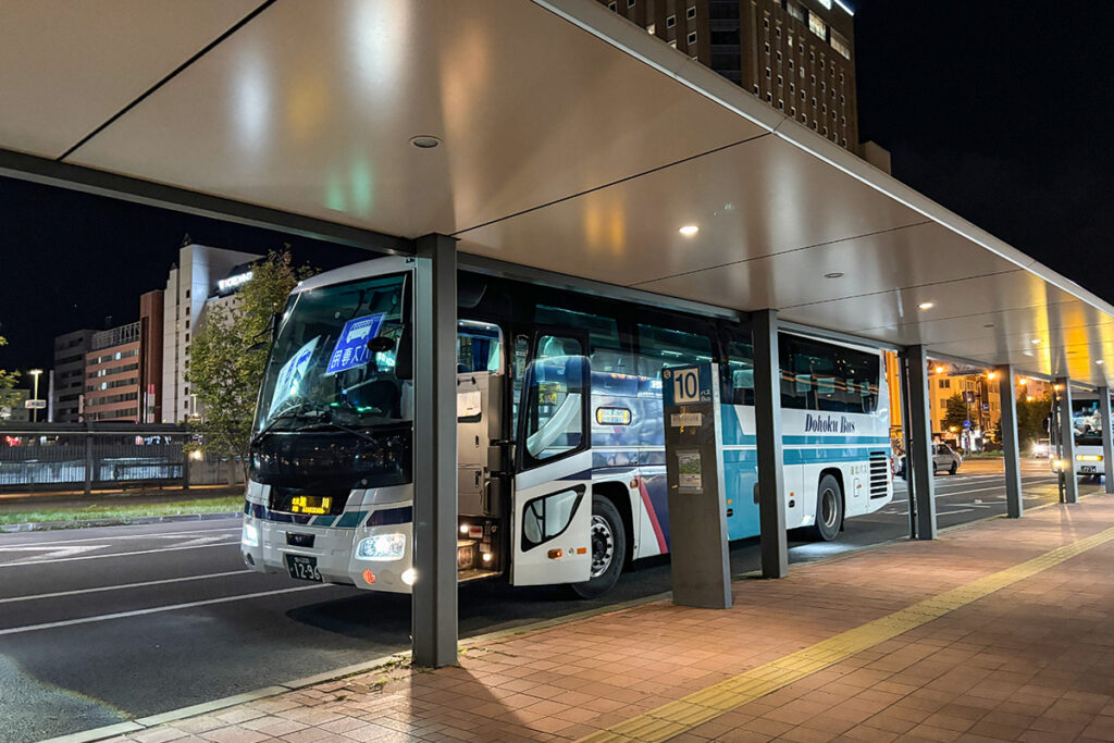 旭川駅前10番乗り場にサンライズ号が到着