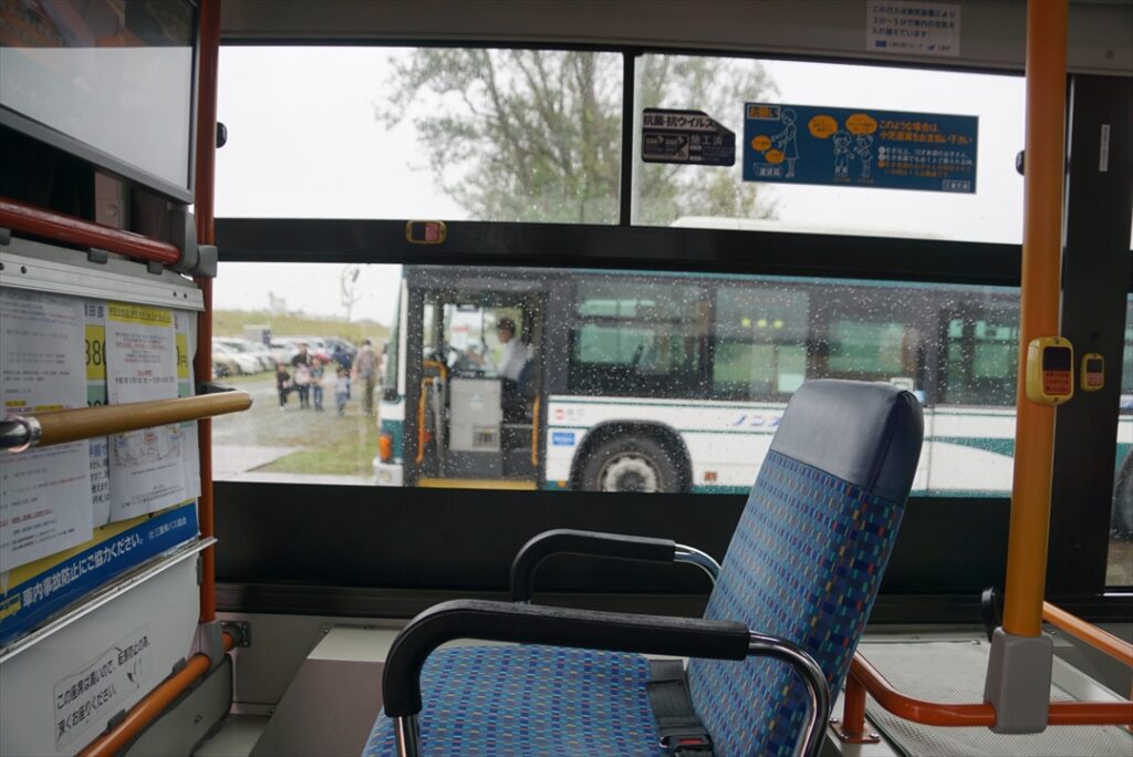 車両はいすゞエルガ