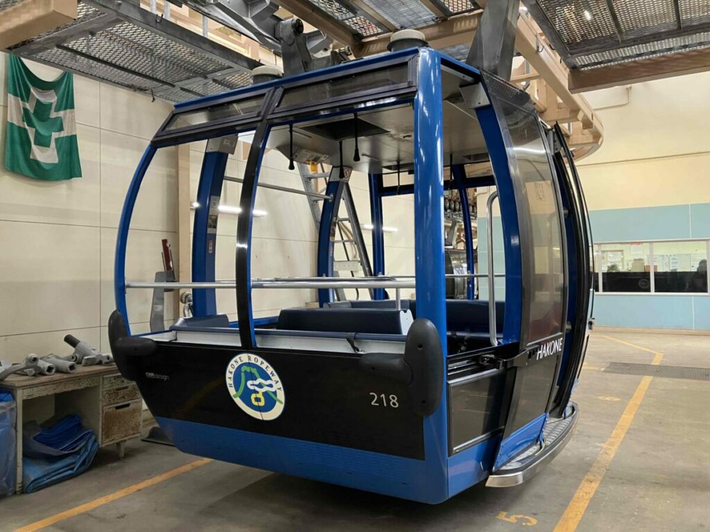 窓がないオープンエアゴンドラ