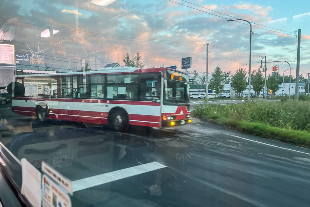 常呂バスターミナル行きの便とすれ違う