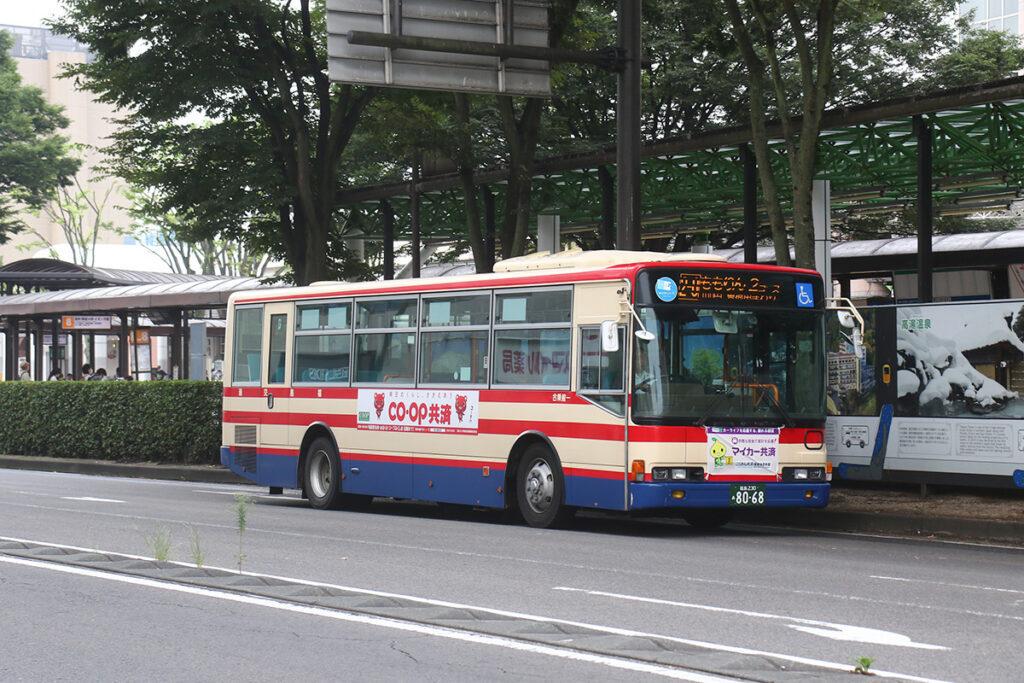 確認窓を省略し、運賃表示器が設置された元神奈中のエアロスター